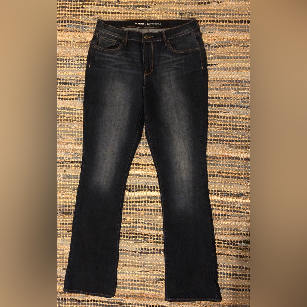 Old Navy Women's Dark Indigo Curvy Profile Bootcut Jeans
Size 12 TALL
Like new